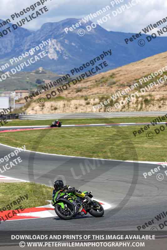 cadwell no limits trackday;cadwell park;cadwell park photographs;cadwell trackday photographs;enduro digital images;event digital images;eventdigitalimages;navarra;no limits trackdays;peter wileman photography;racing digital images;trackday digital images;trackday photos